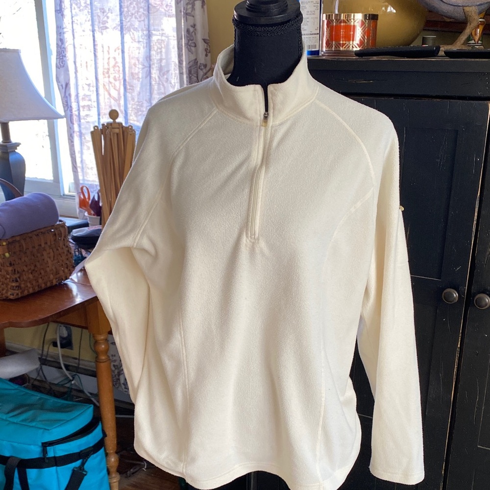 LL Bean Lightweight Fleeve
